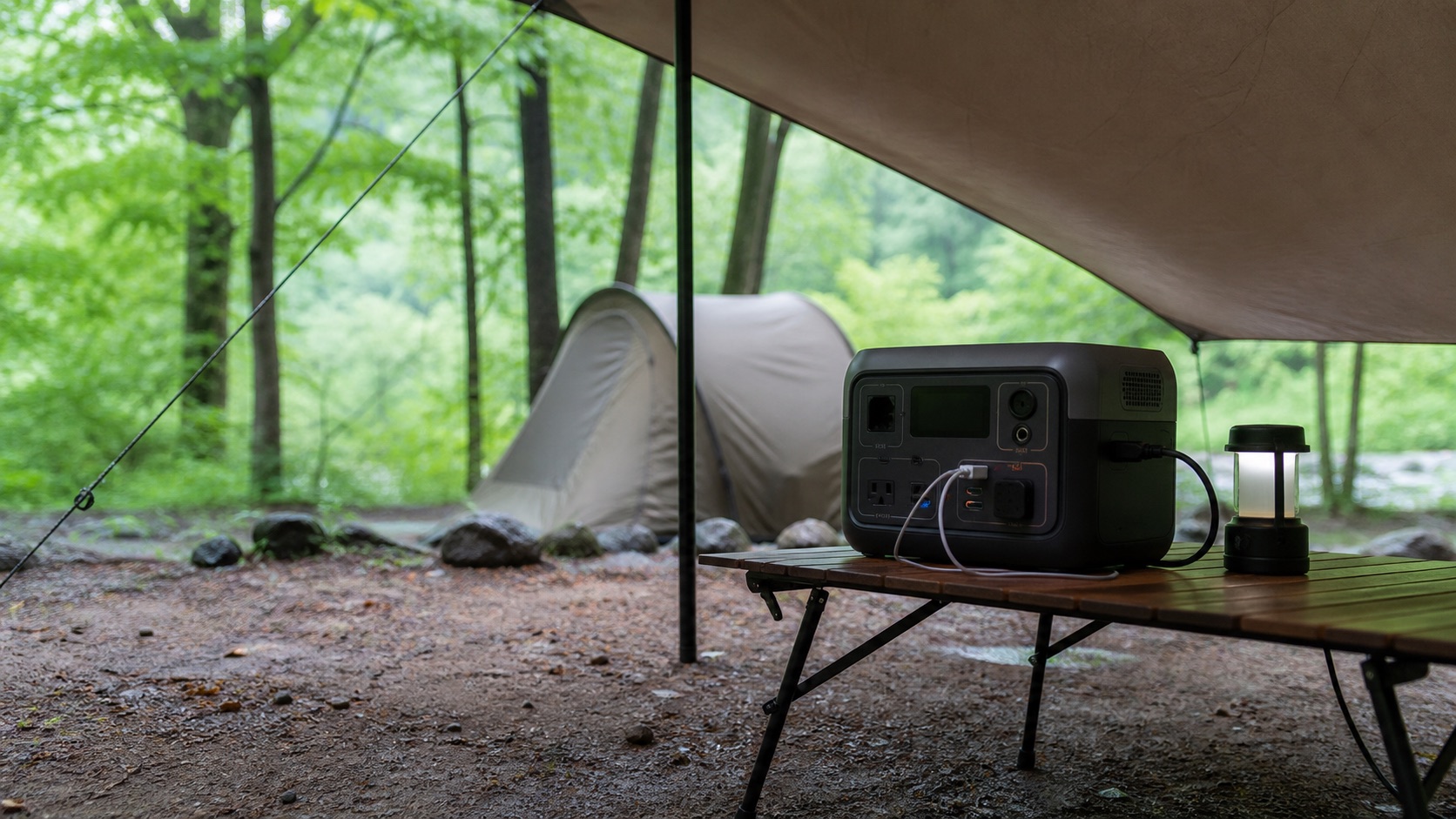 キャンプでポータブル電源を雨・結露から守る置き方7項目